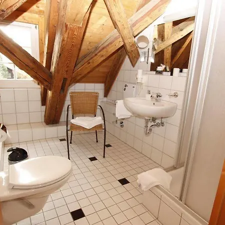 Gutshof-hotel Waldknechtshof فندق بيرسبرون