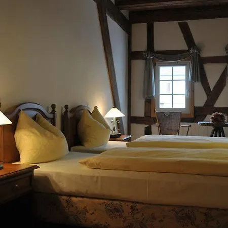 Gutshof-hotel Waldknechtshof فندق بيرسبرون